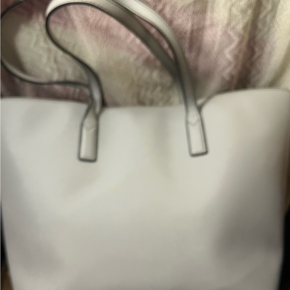 Marc Jacobs Metallic Silver Handbag shoulder bag, Marc Jacob’s beautiful light s - Picture 4 of 11